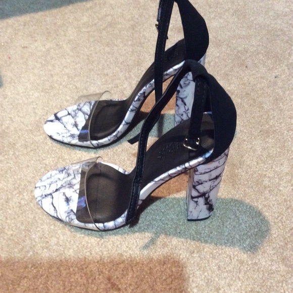 Stunning sandals - Picture 4 of 6